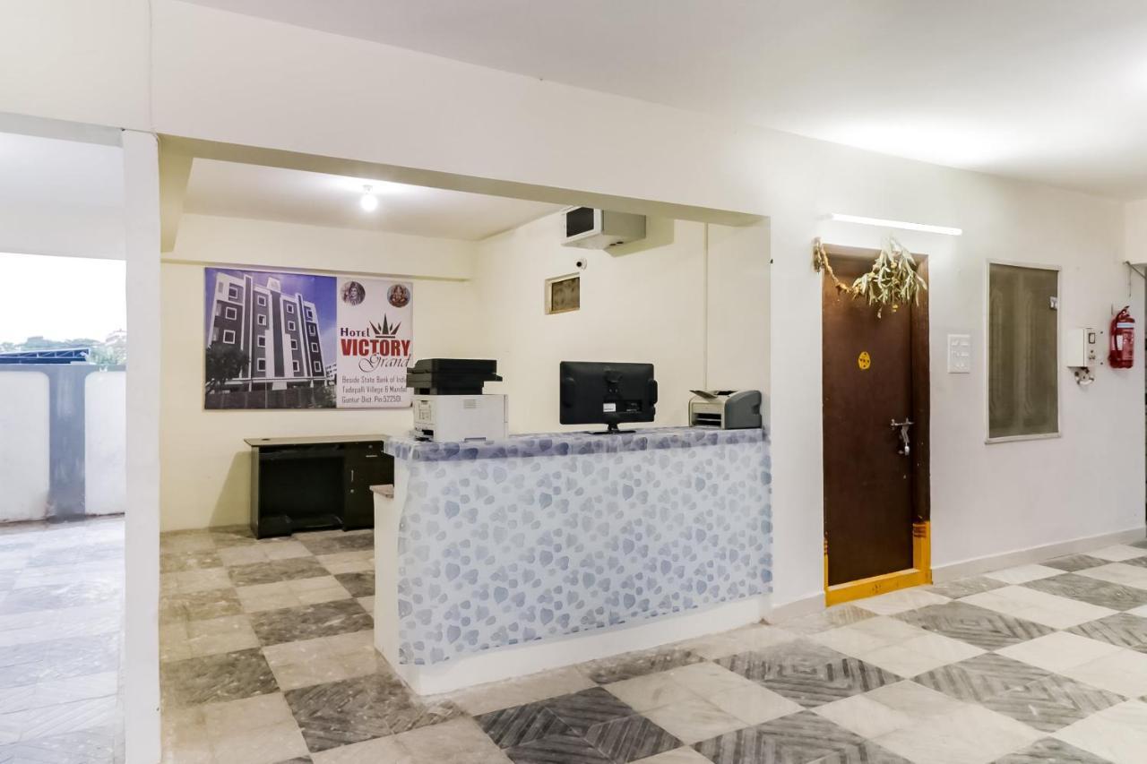 Oyo Victory Grand Hotel Tadepalle Eksteriør billede
