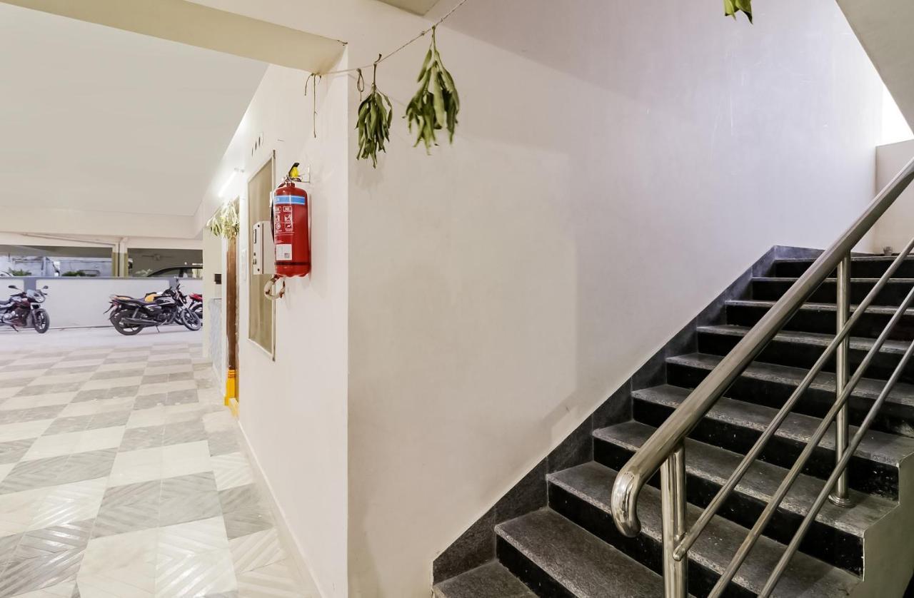 Oyo Victory Grand Hotel Tadepalle Eksteriør billede