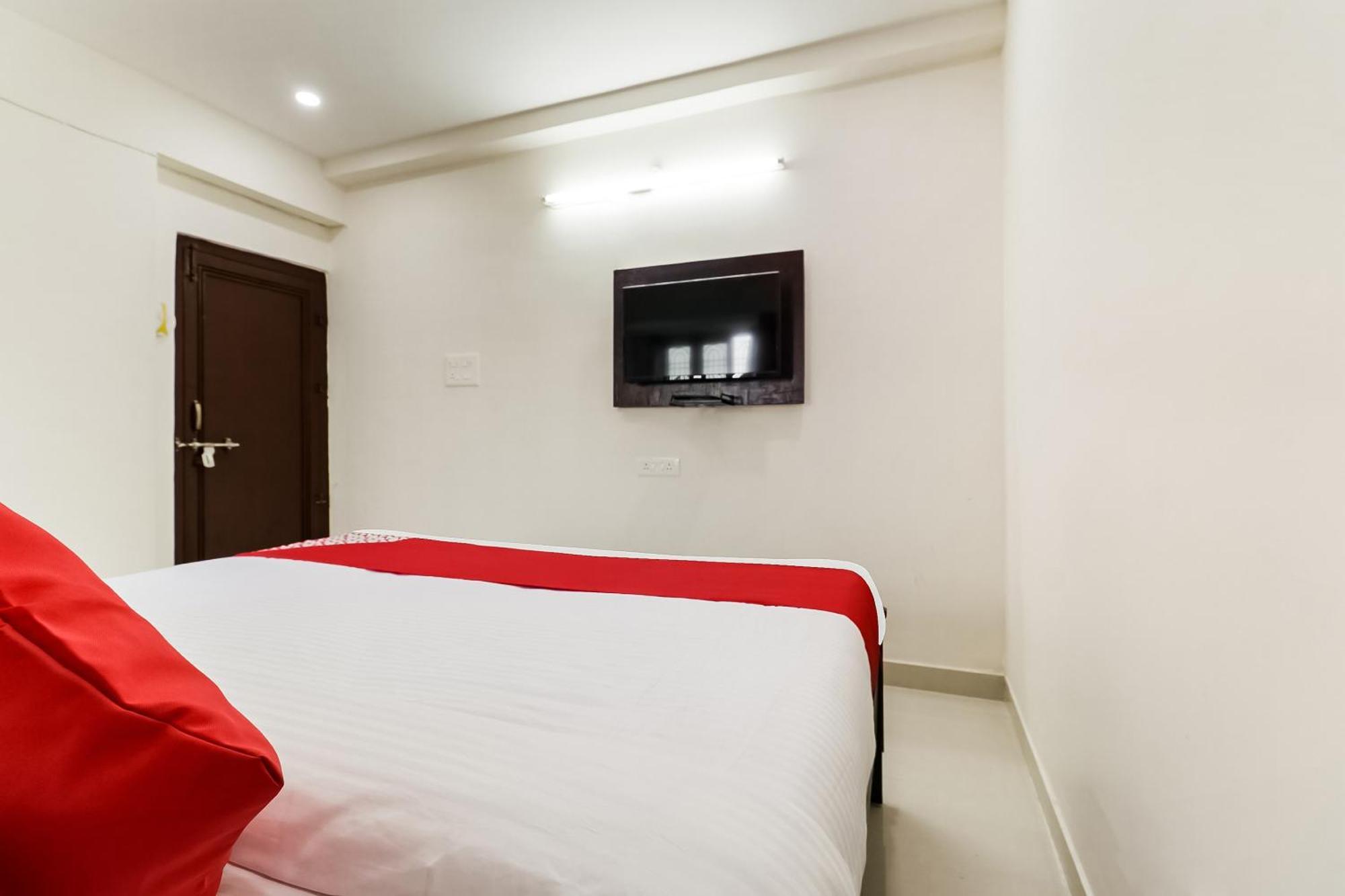 Oyo Victory Grand Hotel Tadepalle Eksteriør billede