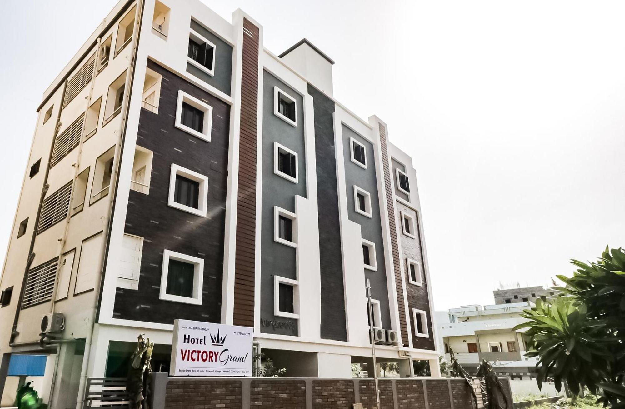 Oyo Victory Grand Hotel Tadepalle Eksteriør billede