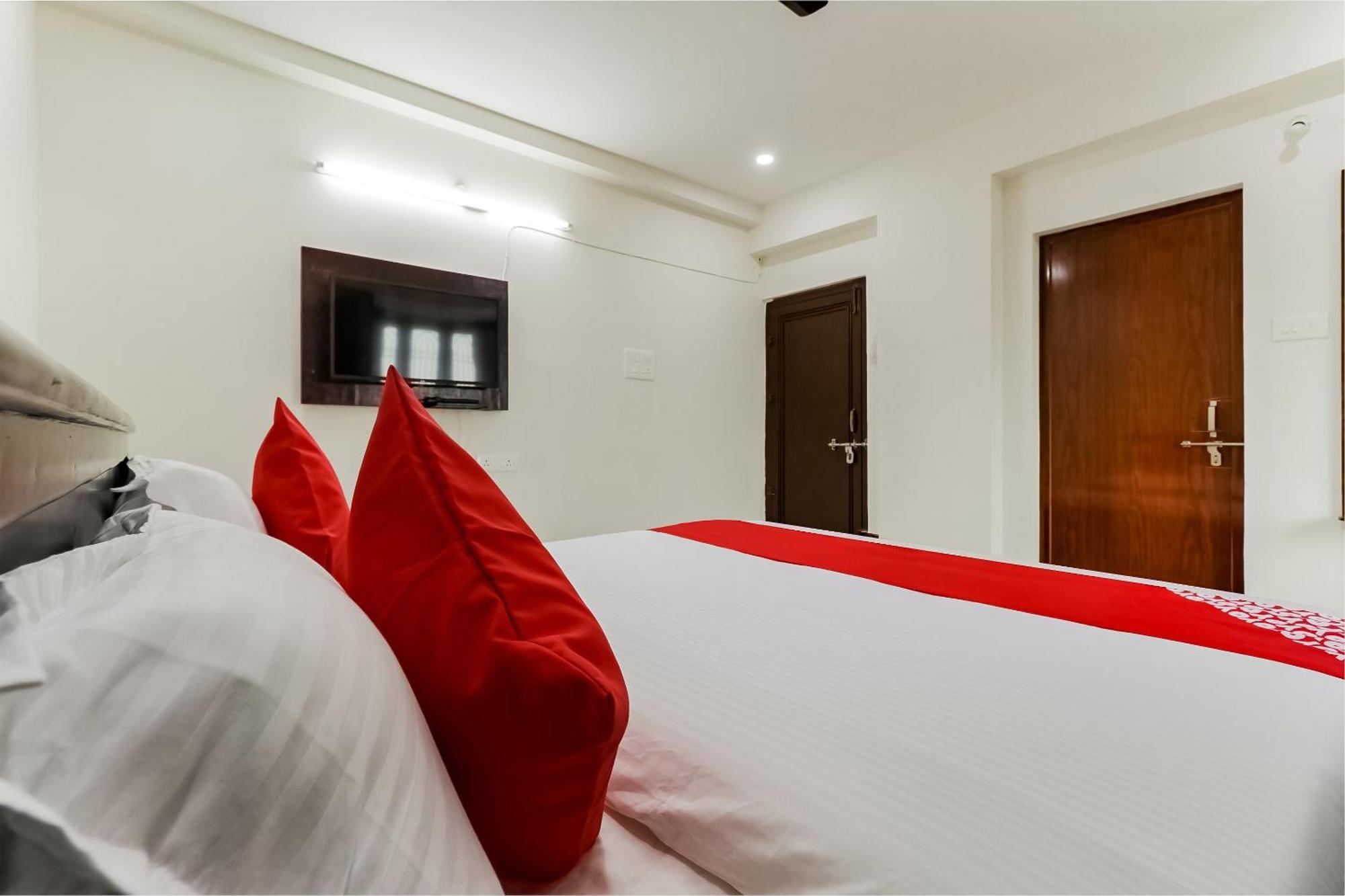 Oyo Victory Grand Hotel Tadepalle Eksteriør billede